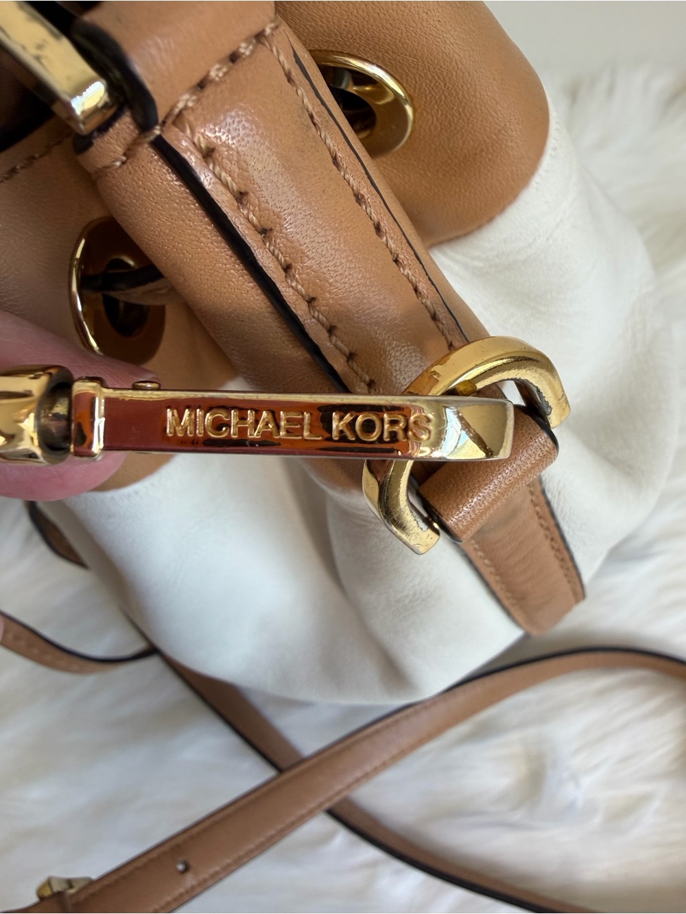 Michael Kors Leather Colorblock Bucket Shoulder/Crossbody Bag Black, White & Tan - Picture 12 of 16